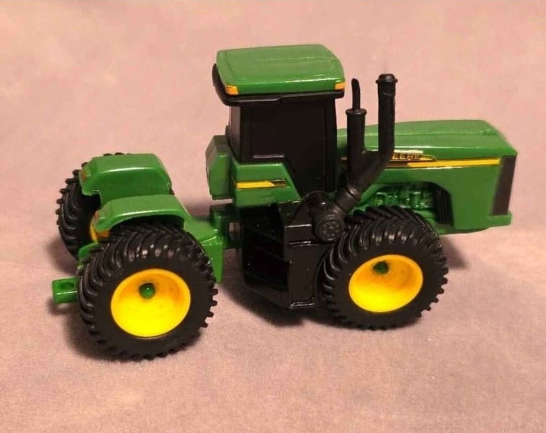Vtg ERTL 1/64 Scale Diecast John Deere 4WD Articulated Farm Toy Tractor