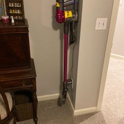 Dyson v7 Cordless Vacuum