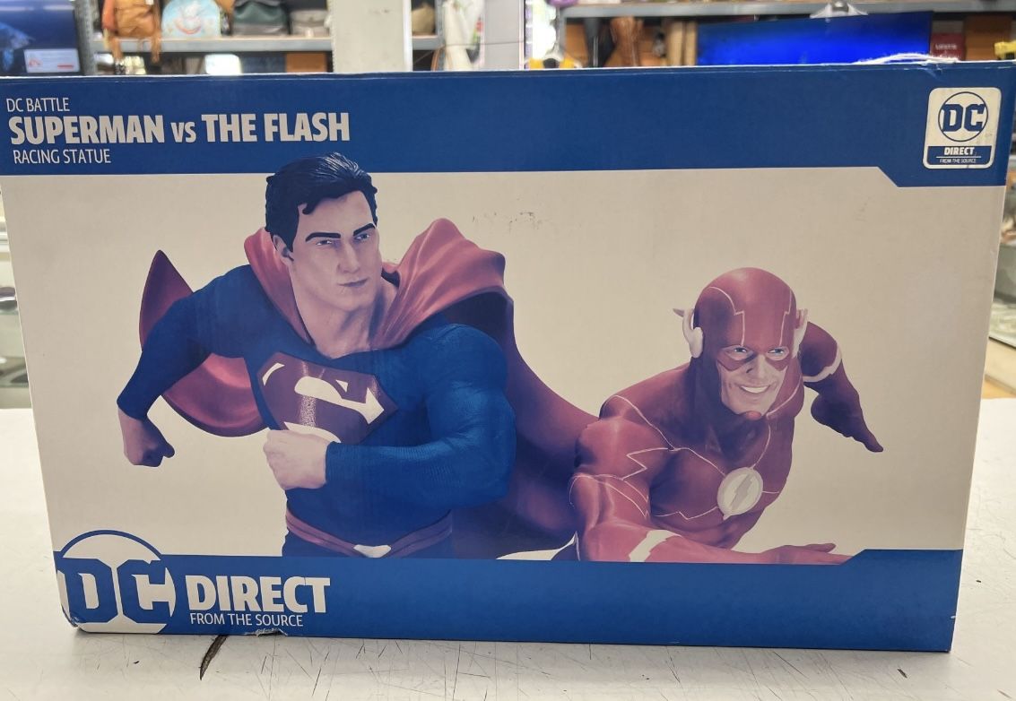 $225 DC Collectibles Comics Superman vs. The Flash Racing Race Speed Statue