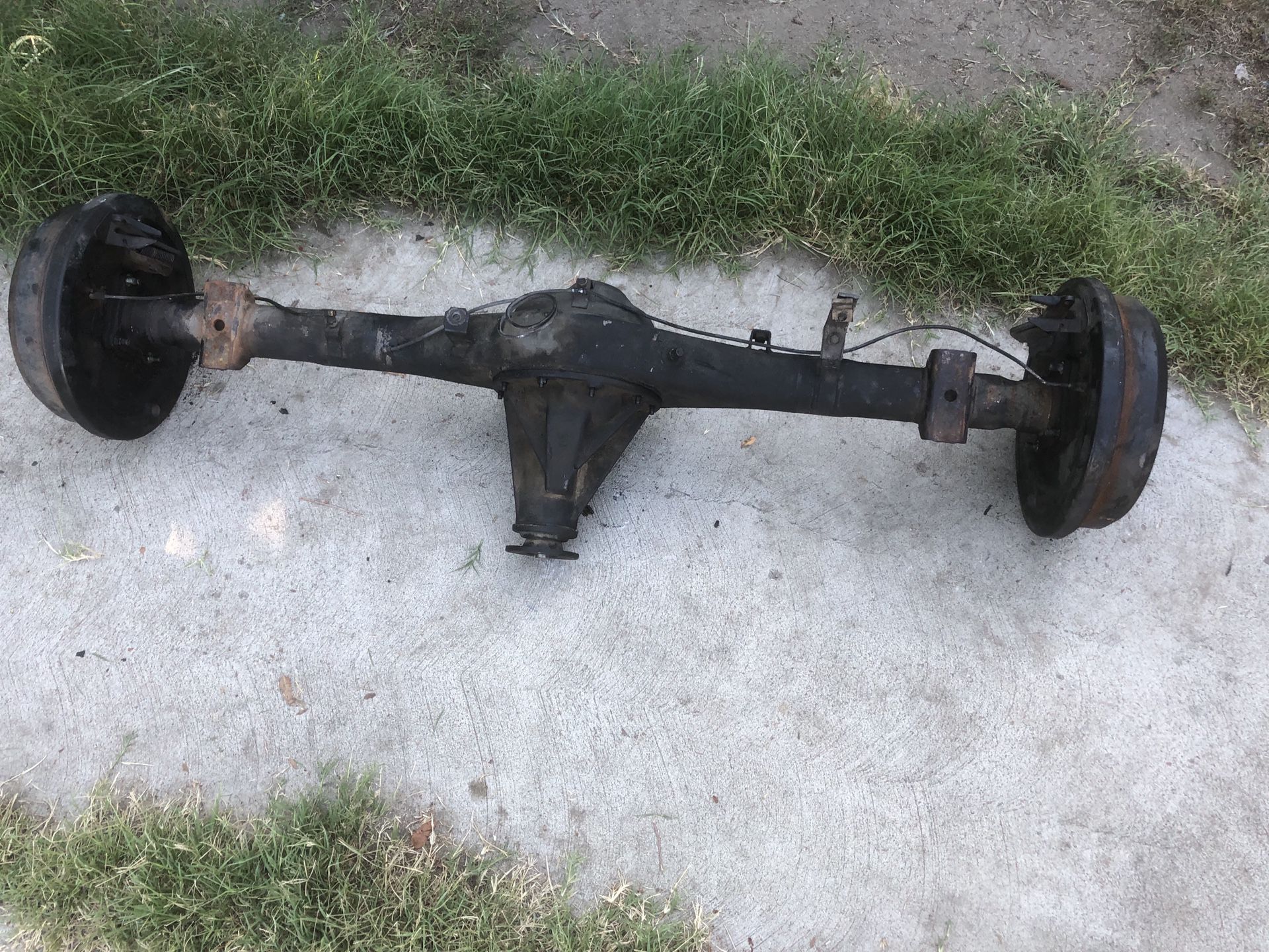 Toyota pickup 4x4 rear ended axle