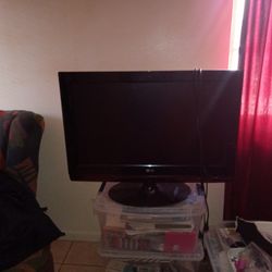 LG TV 32 Inch Built In DVD player