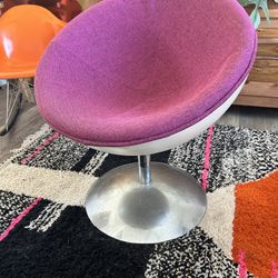 cool vintage swivel chair pink 