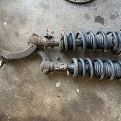 03-06 AWD G35 Front Struts 