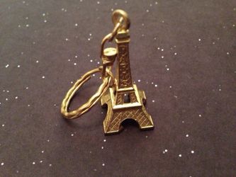 Eiffel Tower Keychain Souvenir Gold Tone w/ swivel Chain Stamped Paris