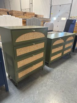 4 Drawer Chest!!
