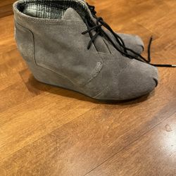 Woman’s Tom’s Leather Wedge Booties Shipping Avaialbe 