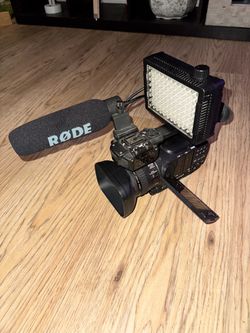 Canon XF105 Professional HD Camcorder + RØDE Mic & LED Light