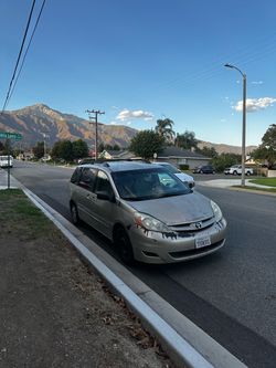 2007 Toyota Sienna LE – 3.5L V6 – Runs & Drives