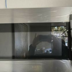 Samsung & Whrilpool 30in Microwave Open Box Unit Up to 50% Off