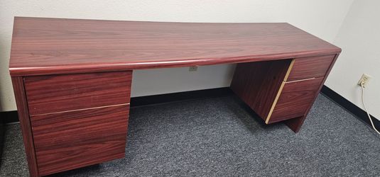 FREE OFFICE DESK