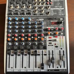 Behringer XENYX X1204USB Premium 12-Input 2/2-Bus Mixer with XENYX Mic Preamps and Compressors, British EQ, 24-Bit Multi-FX Processor and USB/Audio In