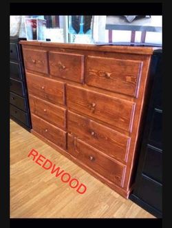 9 Drawer Pinewood Dresser /Cómoda Pino 9 Cajones