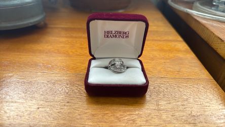 Diamond wedding/engagement ring
