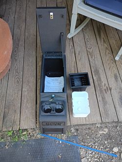 Locking center console