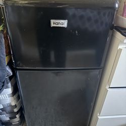 Hanai Mini Fridge
