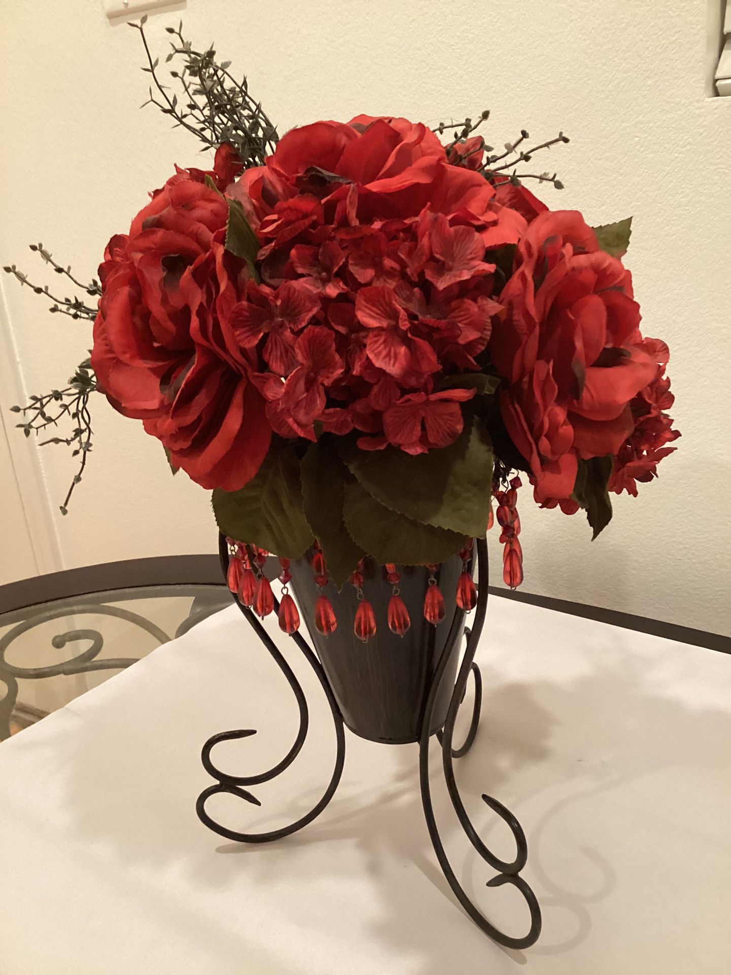 2 Red Flowers Decor 