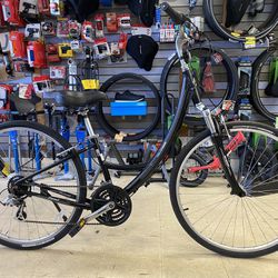 Hybrid Specialized Globe, Aluminum Frame Size 14’5” Small, Tire Size 700X38C, 21 Speeds Shimano Altus, Free Delivery