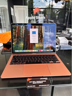 MacBook Air 13” M1 Chip 8GB RAM 256SSD! 90 Day warranty! We offer financing.