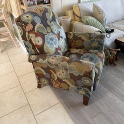 Lazy Boy Recliner. Very Good Condition 