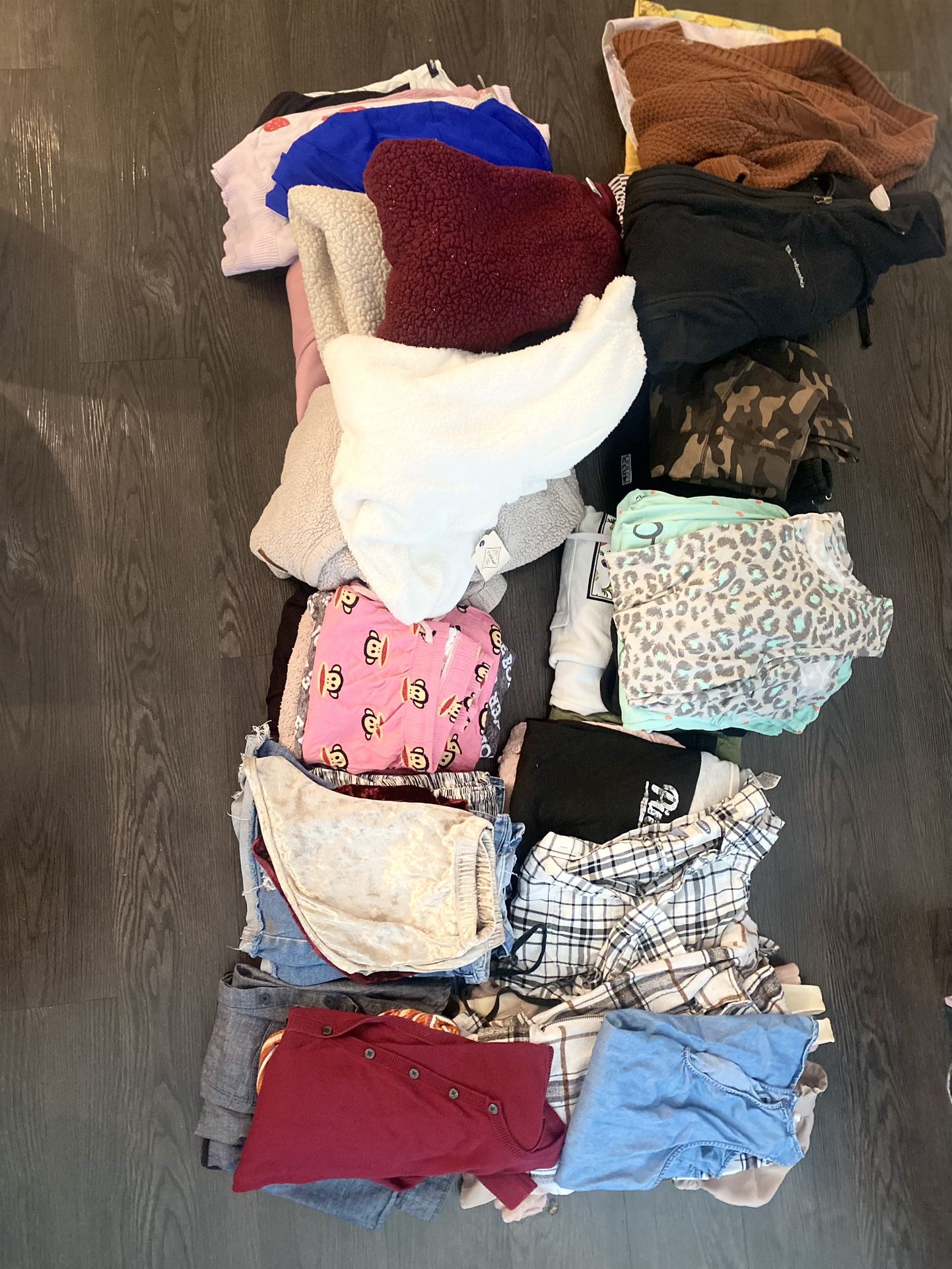 Women’s Clothes (50 Pieces)