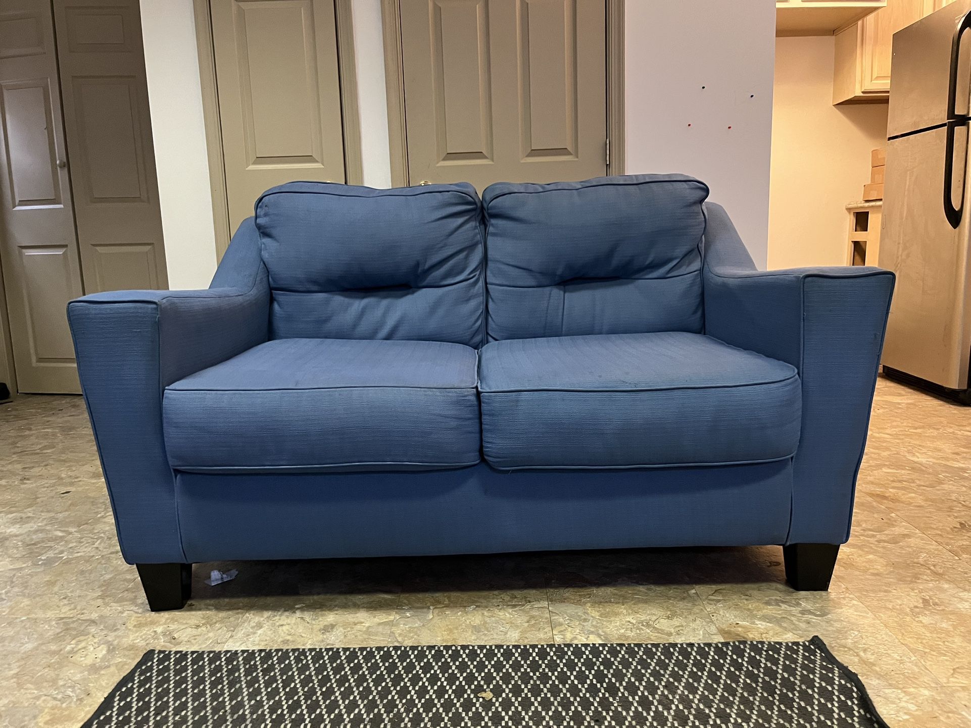 💙 Blue Vintage Velvet Sofa – Comfy & Stylish