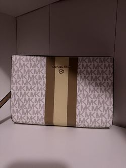 Michael Kors wristlet