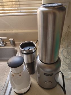 Dash blender,chopper and a travel mug with lid