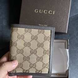 Gucci wallet 