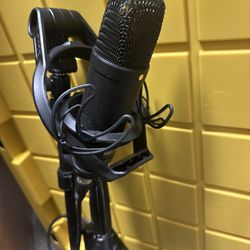 Rode Microphone With Stand And Interface