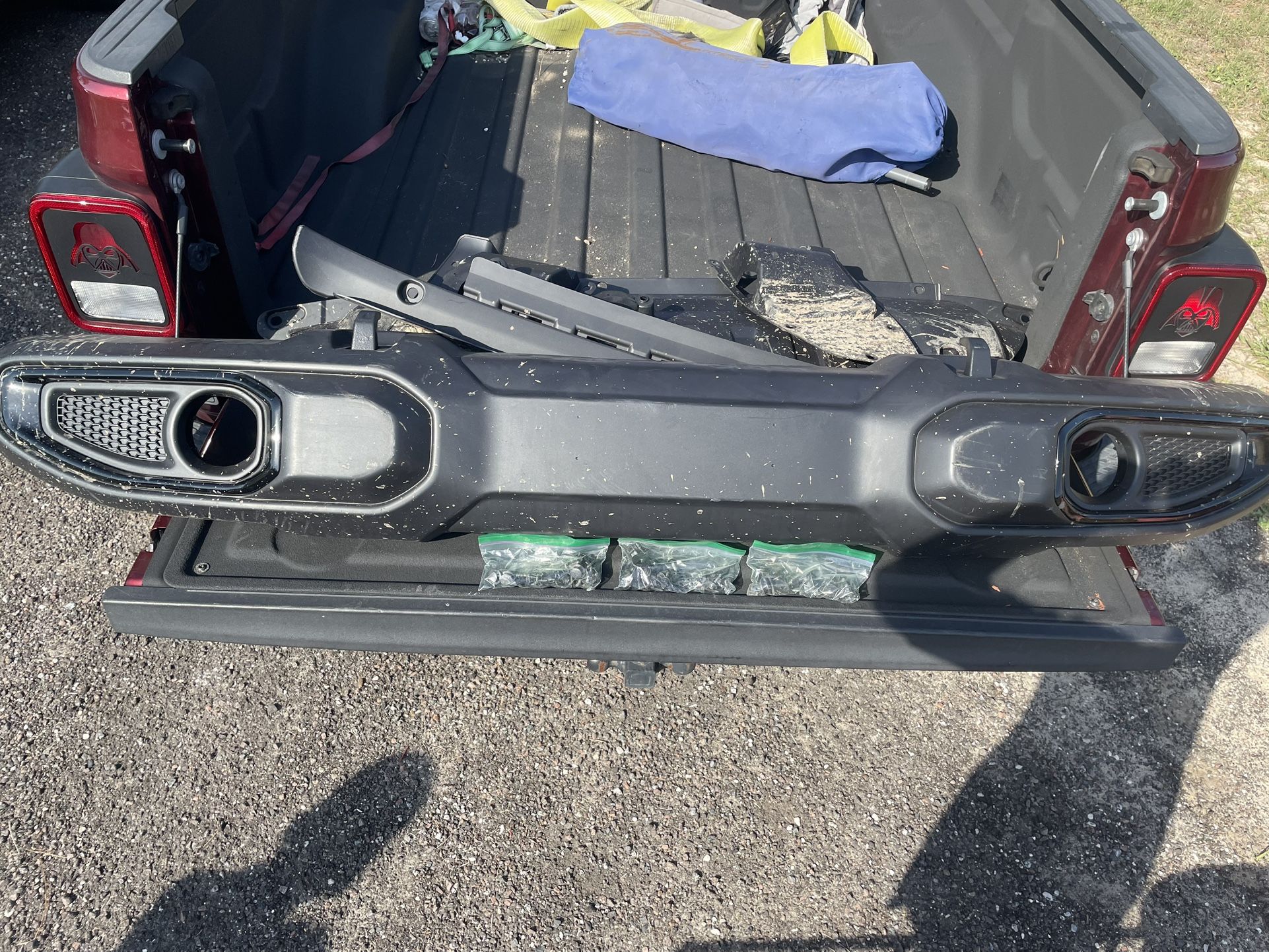 2021 Jeep Gladiator Factory Bumper w/ All Parts And Bolts Used