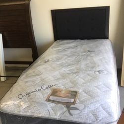 NEW Twin Size Bed With Mattress And Boxspring Included 