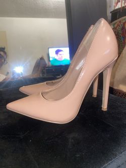 Nude pumps