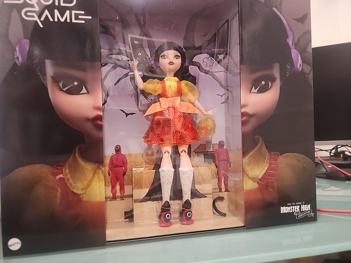 Monster High Skullector Squid Game Young-Hee Doll π₯