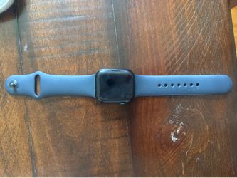 Apple Watch SE 3 [GPS 40mm] Smartwatch with Midnight Aluminum Case with Midnight Sport Band - S/M