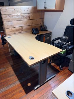 6 Free Office Desks
