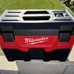 Milwaukee M18 Vacuum 