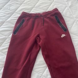 Nike Sportswear Tech Fleece Jogger Pants Maroon Beetroot 