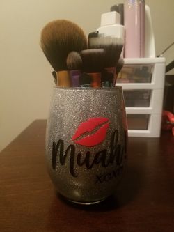Make-up brush holder