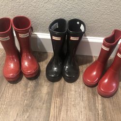 Hunter boots UK size 9 US boys size 10 girls size 11 $30 for the plain ones &35 for the glitter