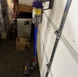 Dyson Cyclone V10 Animal Cordless Stick Vacuum Cleaner - Purple