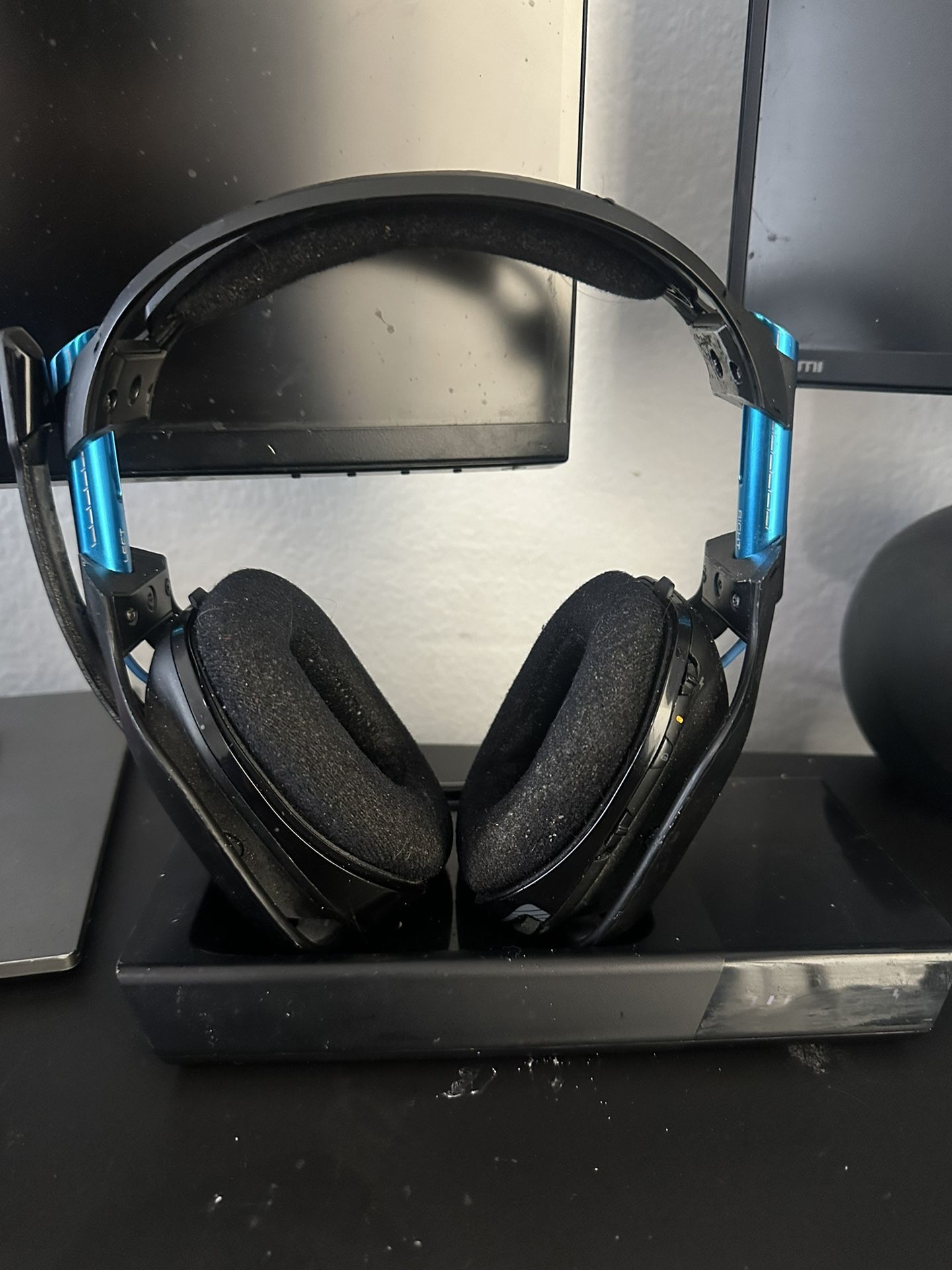 Astro A50 Gaming Wireless Headset & Base Station for PS4/PS5/PC - Black/Blue