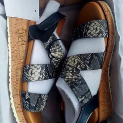Brand new with a box.
Kensie Wedge Sandal
Size 8,