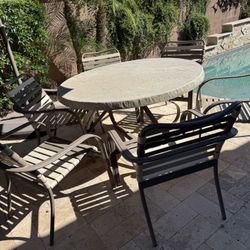 Beautiful Tropitone Table W/ 6 Chairs AND Umbrella!