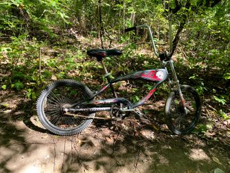 Pork chopper low rider bike needs a clean up and a fix up