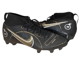 Youth Nike Soccer Cleats Size 6Y