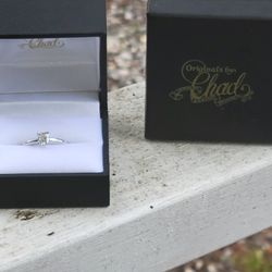 Solitaire engagement ring