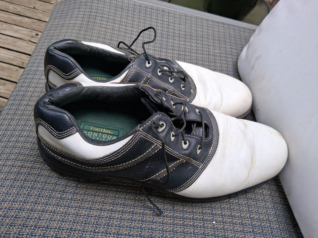 10-1/2 Footjoy Waterproof Golf Shoes. 