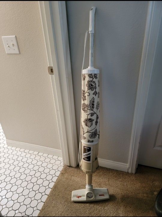 Vintage Regina Electrikbroom Vacuum Cleaner 1970s Upright Stick Flower Power Working Great