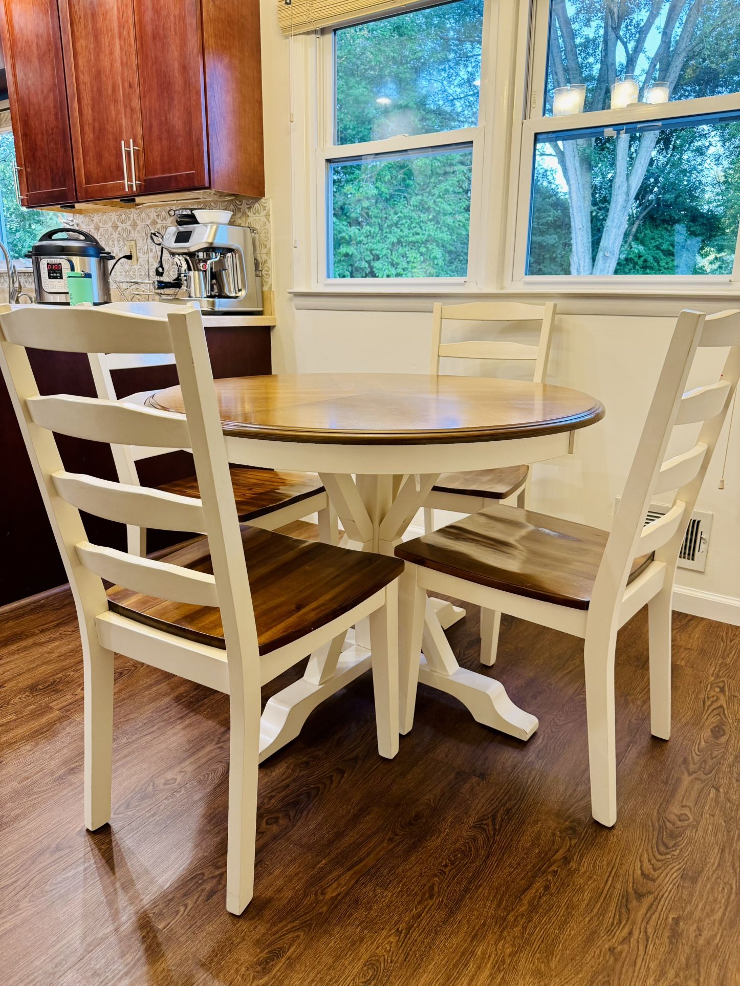 Round Dining Table Set – Solid Wood, Two-Tone Finish