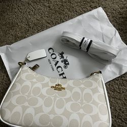 Coach Teri – Cream/White Signature Canvas 🤍
